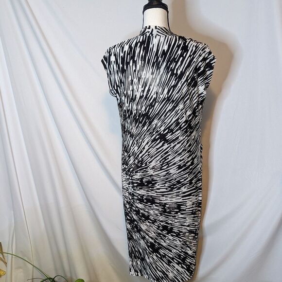 EUC - Kenneth Cole Black and White Graphic V Neck Dress with Ruching - M - Picture 2 of 6